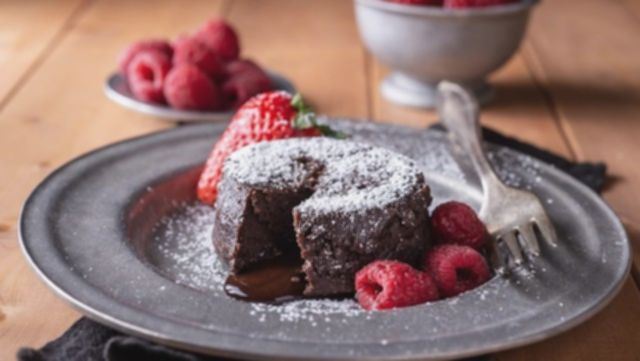 Lava Cake Lumer: 5 Resep Mudah Puaskan Ngidam Cokelatmu!