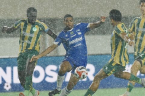 Persib Libas PSBS! Amankan 3 Besar Super League