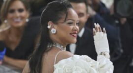Rihanna Kuasai Separuh Saham Fenty Beauty dari LVMH?