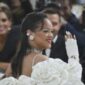 Rihanna Kuasai Separuh Saham Fenty Beauty dari LVMH?