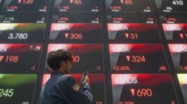 IHSG Berfluktuasi: Saham Komoditas Menyeret, Investor Waspada!