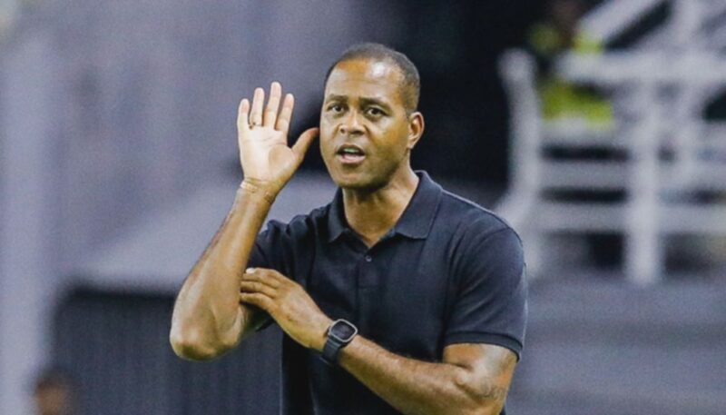 Kluivert Dipecat: Reaksi Keras dan Dampaknya Bagi Timnas Indonesia
