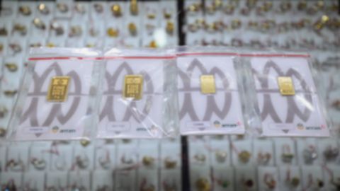 Harga Emas Hari Ini: Antam Turun, Galeri24 Justru Meroket!