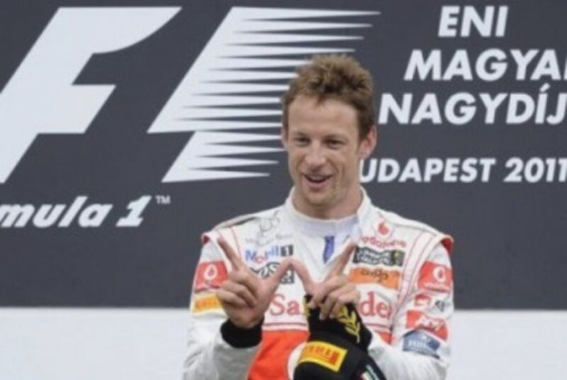 Jenson Button Gantung Helm: Akhir Era Setelah 25 Tahun!
