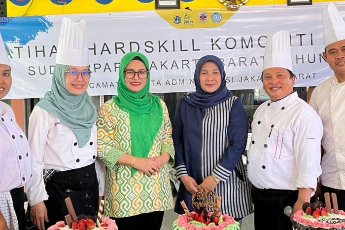 Kreativitas UMKM Bangkit, 56 Jakpreneur Belajar Membuat Kue Tart di Tambora
