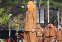 Pj. Sekretaris Daerah Kabupaten Bekasi, Ida Farida, memimpin Apel Pagi 