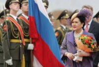 Sirikit: Kehidupan & Warisan Abadi Ibu Suri Thailand