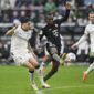 Penalti Gagal: Fan Gladbach Mengamuk, Kevin Diks Jadi Sasaran?