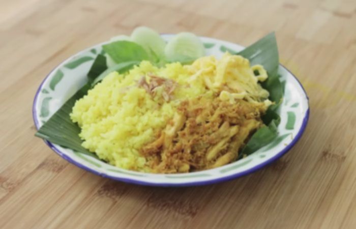 Nasi Kuning Rice Cooker: Resep Praktis, Ayam Suwir Serundeng Istimewa!
