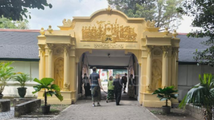 Yogya Berduka: Wisata Keraton Libur, Raja Solo Wafat